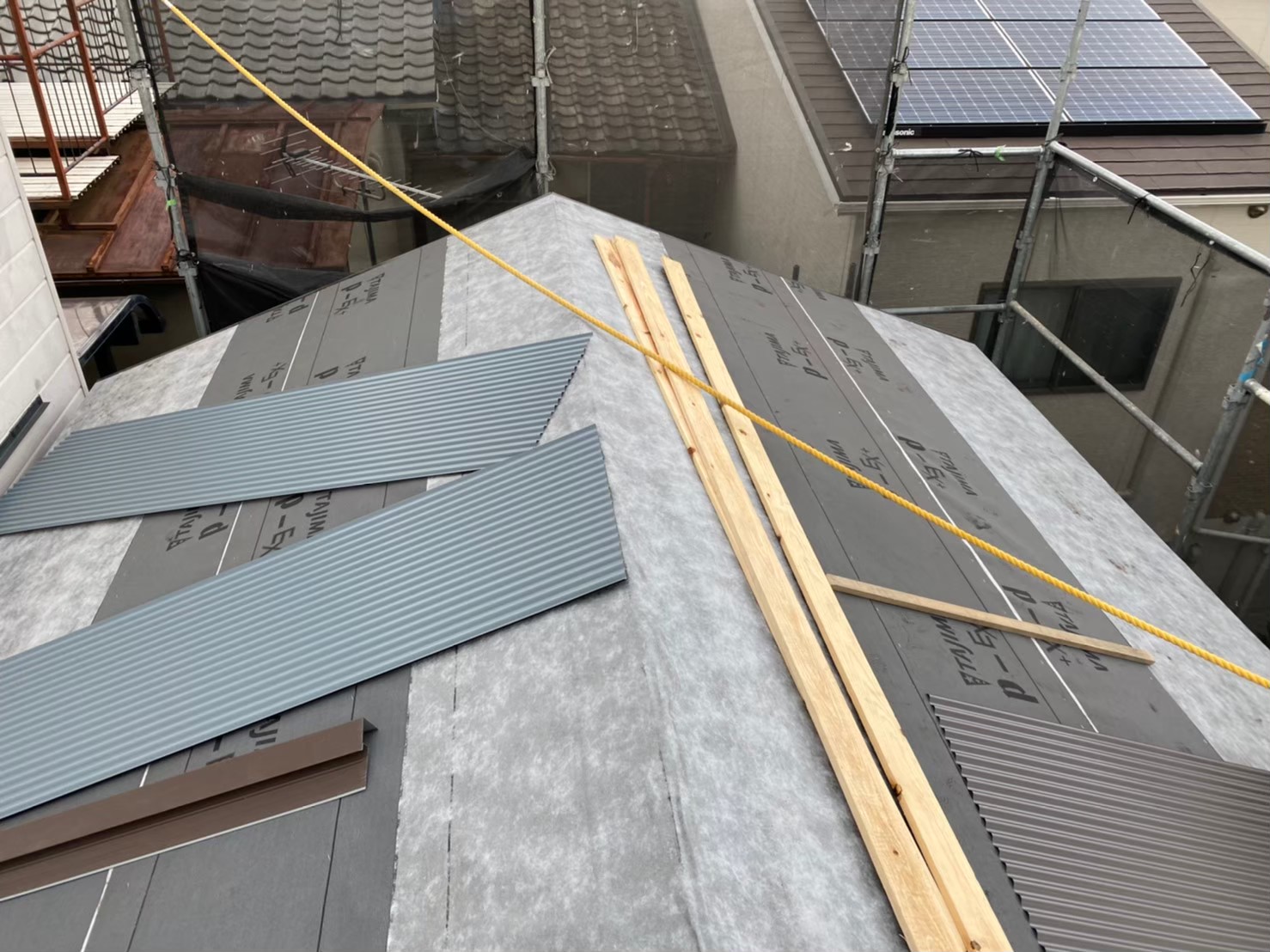 防水紙は2種を使い分け